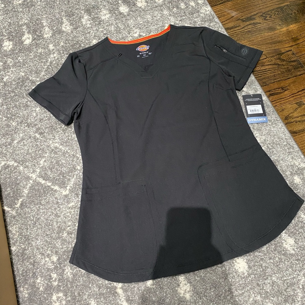 Brand new Dickies black scrub top✨